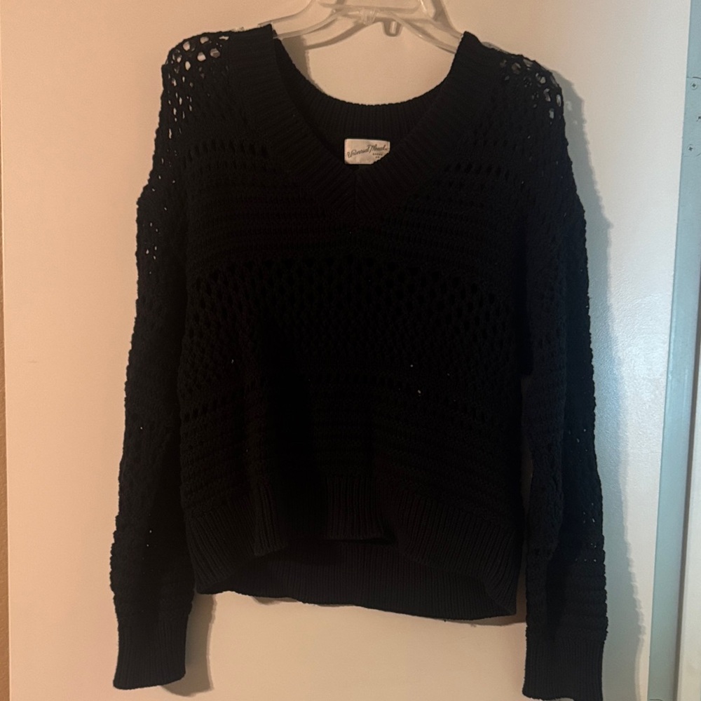 Universal Thread Black V-Neck Sweater